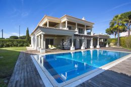 Modern villa with pool on golf course near Vilamoura Modern villa with pool on golf course near Vilamoura